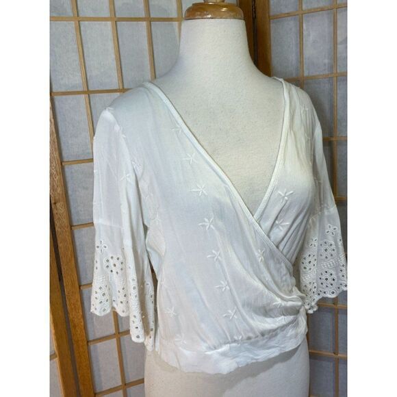 Japna Sm Cropped Crossover Top - Picture 9 of 15